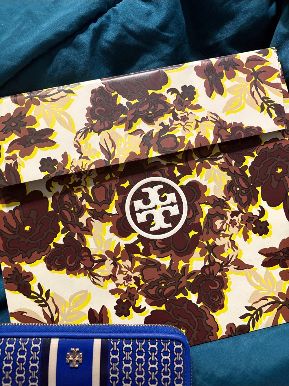 The Tory Burch Gemini Link Continental Wallet w/ Tory Burch gift bag - Picture 13 of 15